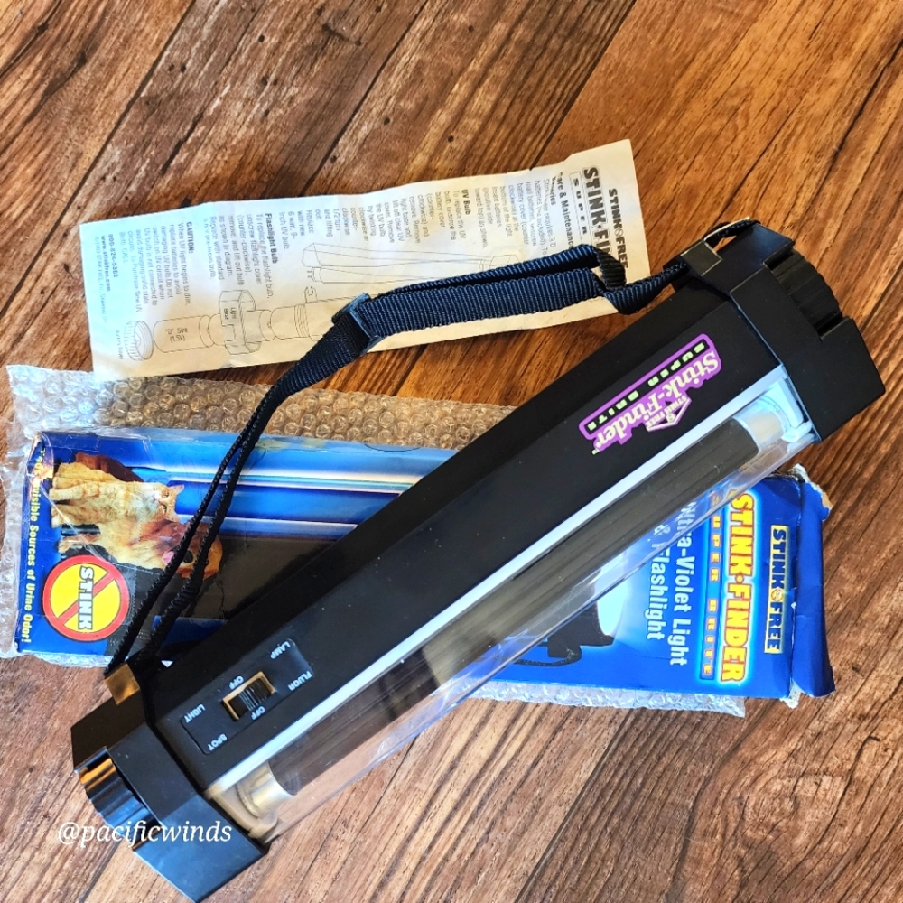 Stink Finder Super Brite UV Light Flashlight Combo Pet Urine Finder